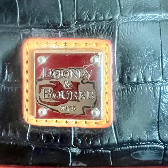 Dooney & Bourke Oakdale Zip Zip Black Satchel (gently loved ❤️🩹) - Picture 3 of 8